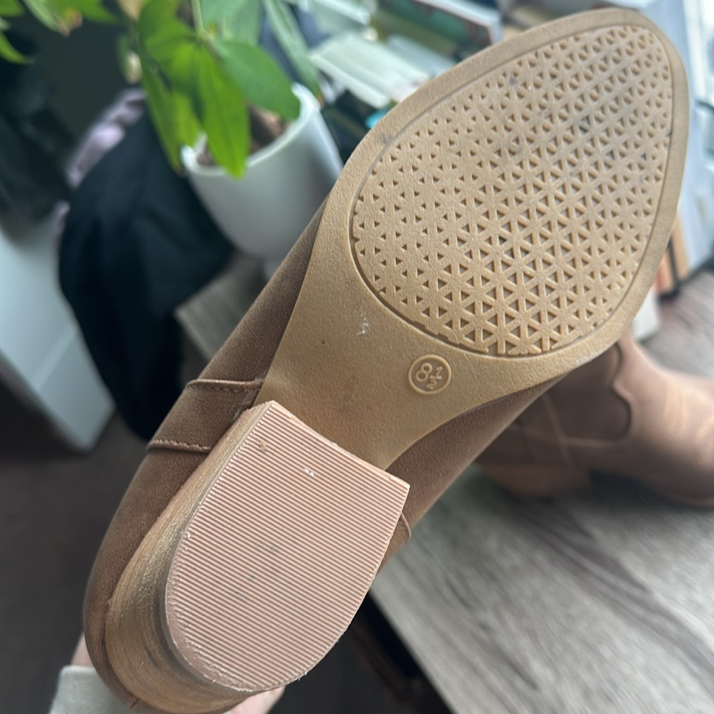 Tan Colored 8.5 , I Have Only Worn Once For My Ne… - image 4